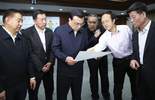 2015兩會一結(jié)束李克強(qiáng)首個考察點為何是工商總局？