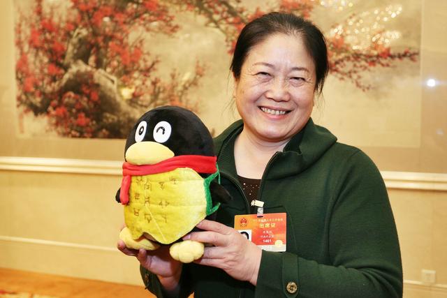 河南省工商局局長(zhǎng)周春燕盛贊騰訊：年輕可以“任性”