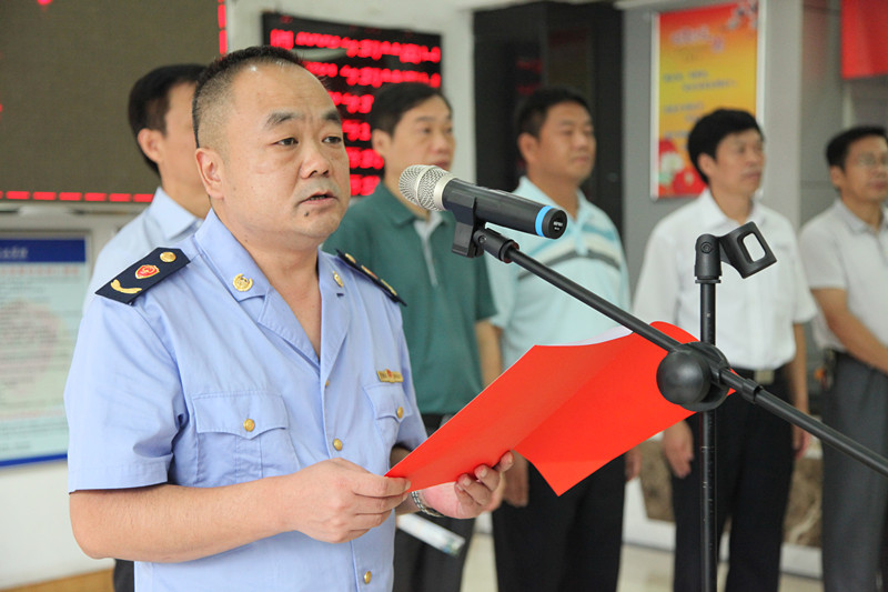 鄭州市工商局頒發(fā)全市首張“三證合一、一照一碼”營業(yè)執(zhí)照